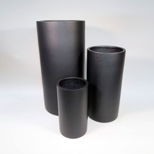 heller Vasen-Set H010-097-S2 Vasen-Set mit 3 Pflanzgefäßen aus Fiberstone in der Farbe Schwarz von 40 bis 80 Zentimeter Höhe und Durchmesser von 22 bis 40 Zentimeter.