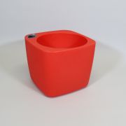 Selbstbewässerndes Pflanzgefäß „podd LOCKWITZ“ in der Farbe Rot