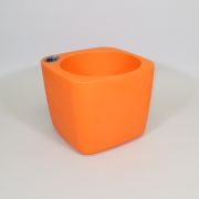 Selbstbewässerndes Pflanzgefäß „podd LOCKWITZ“ in der Farbe Orange