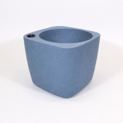 Selbstbewässerndes Pflanzgefäß „podd LOCKWITZ“ in der Farbe Taubenblau Naturstein